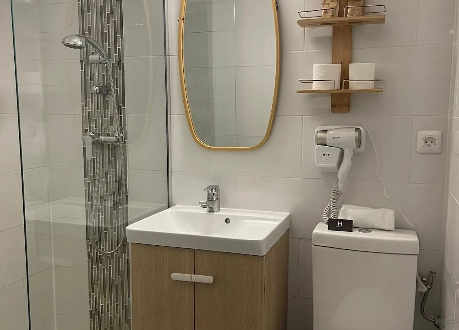 Resothel Group Hotel Le Cannet 3*,  France