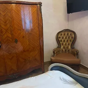 Séjour chez l'habitant Le Cannet, à L'étage D'une Maison Avec Piscine