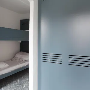 Hotel Untalented - ***
